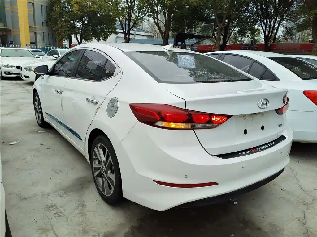 Hyundai Elantra 2016 Model 1.6L Automatic Smart Elite фото 23