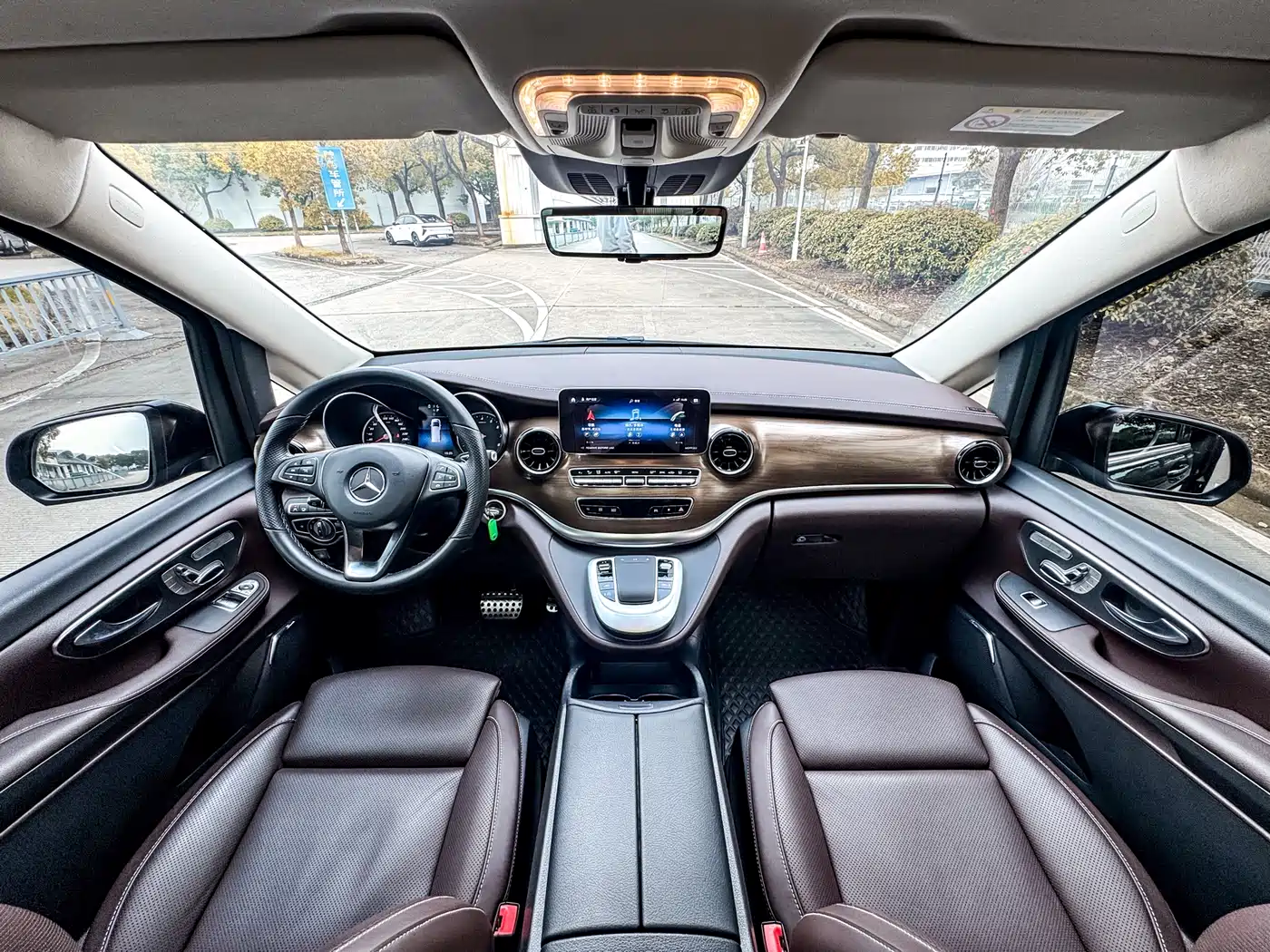Mercedes-Benz V-Class 2022 V 260 L Long Wheelbase Luxury Edition фото 6