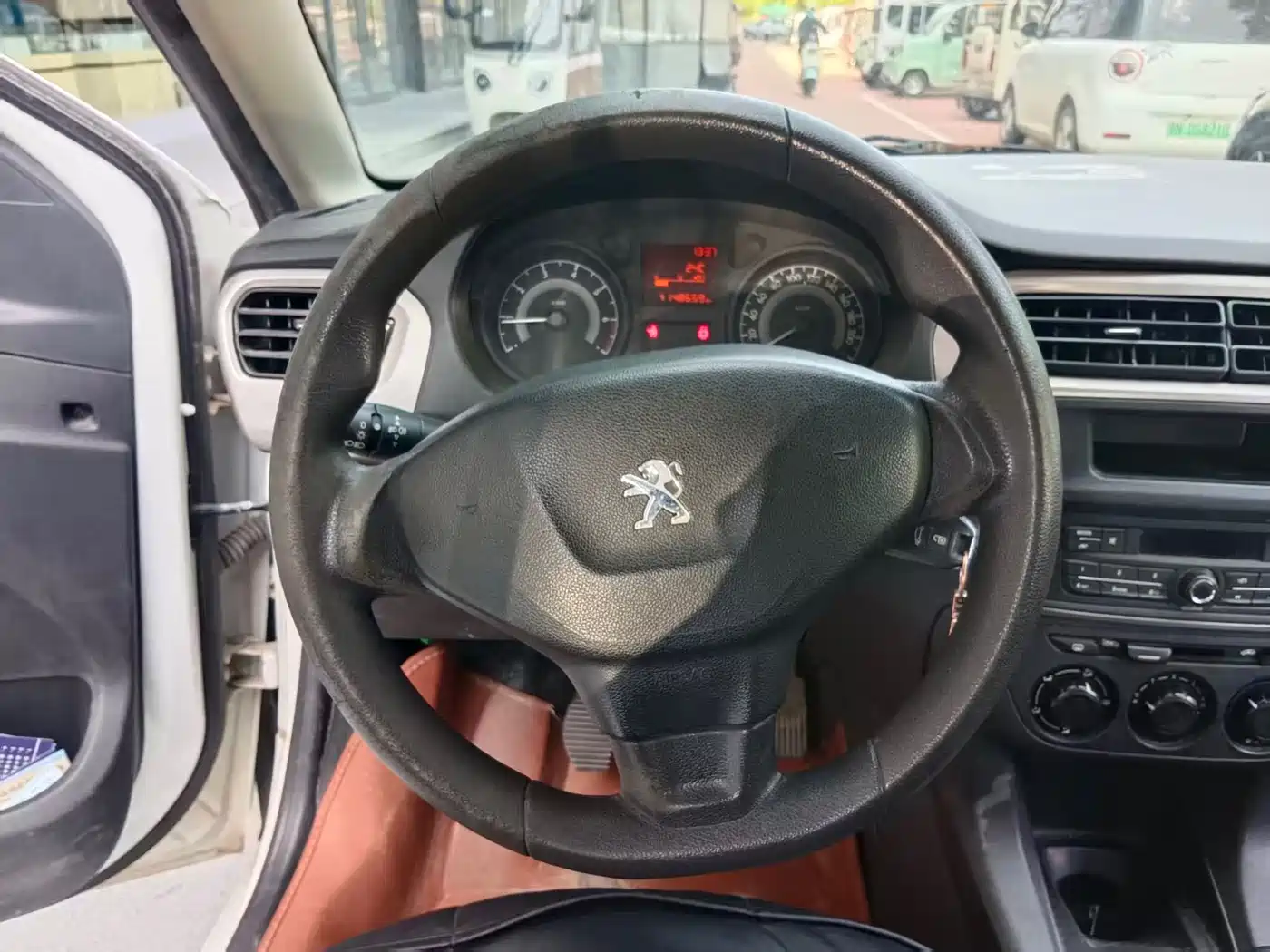 Peugeot 301 2014 1.6L Manual Comfort Edition фото 7
