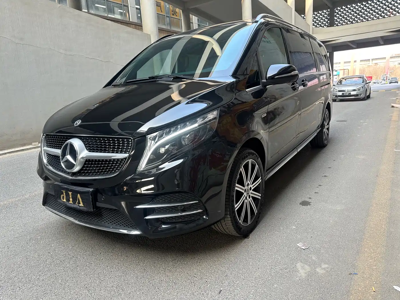 Mercedes-Benz V-Class 2022 V 260 L Long Wheelbase Luxury Edition фото 2