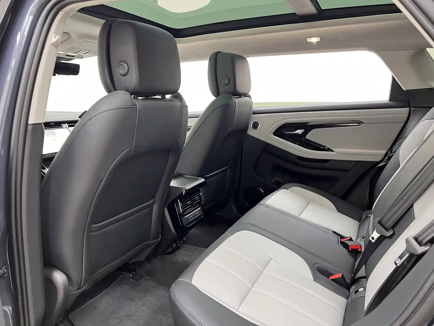 Land Rover Range Rover Evoque 2026 Range Rover Evoque L SE фото 16