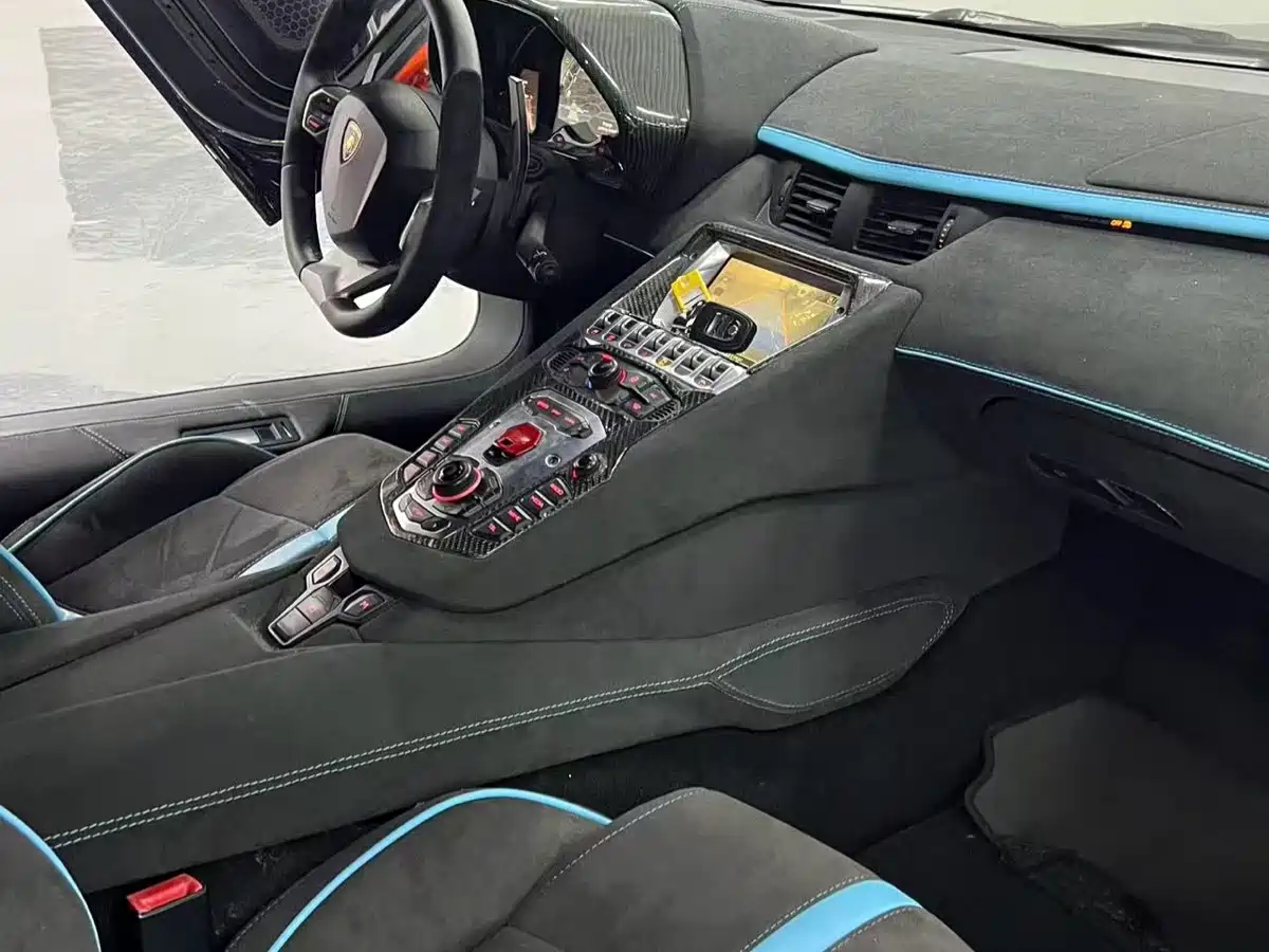 Lamborghini Aventador 2011 LP 700-4 фото 3