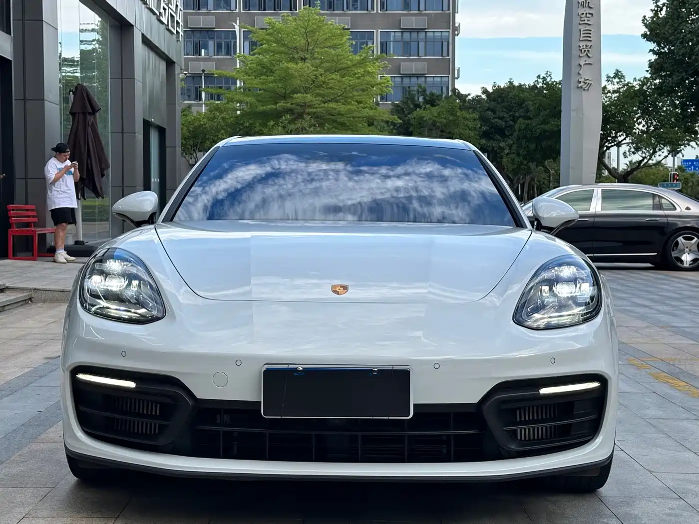 Porsche Panamera 2023 Panamera Executive Long Wheelbase Platinum Edition 2.9T фото 2
