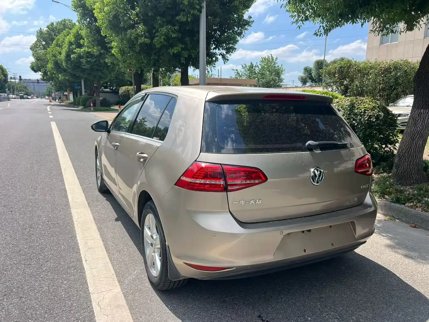 Photo 8 - Volkswagen Golf