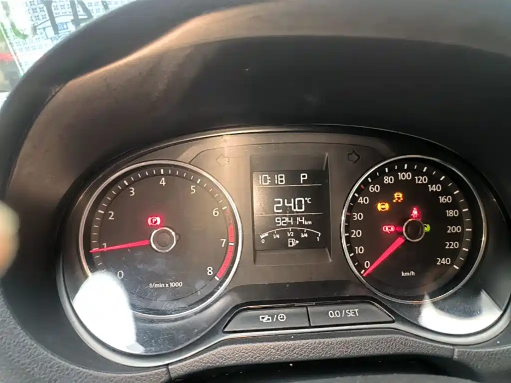 Volkswagen Polo 2014 1.6L Cross Polo Automatic фото 12