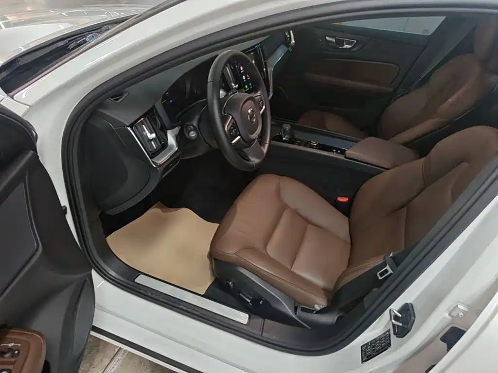 Фото 16 - Volvo S60