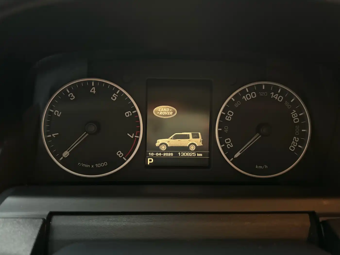 Land Rover Discovery 2015 3.0 SC V6 SE фото 16
