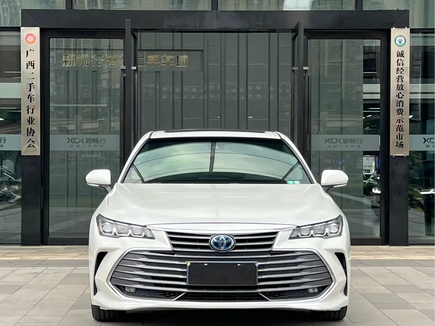 Toyota Avalon 2019 Hybrid 2.5L Luxury Edition China VI фото 2