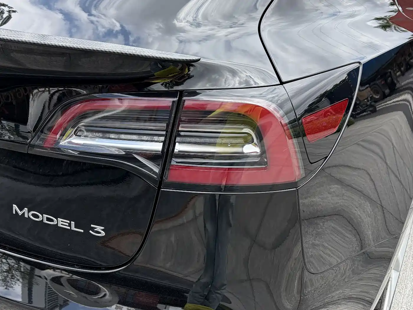 TESLA MODEL 3