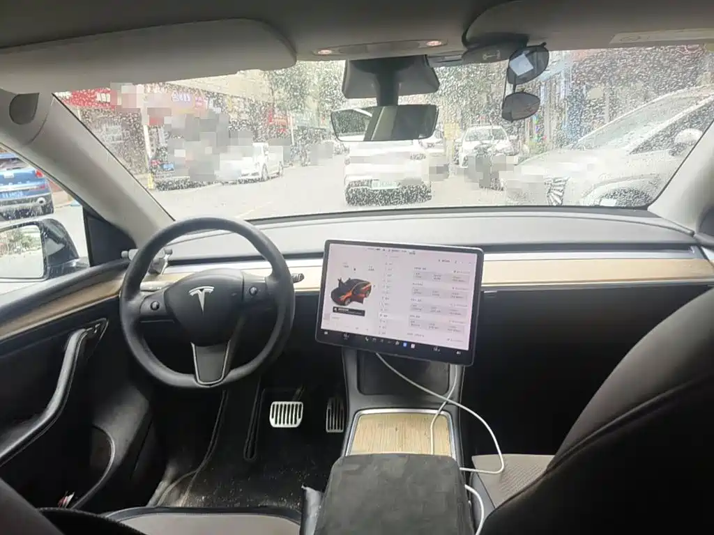 Фото 11 - Tesla Model Y