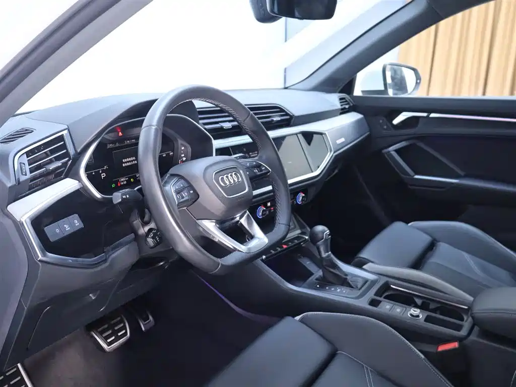 Audi Q3 2024 35 TFSI Fashion Sport фото 11