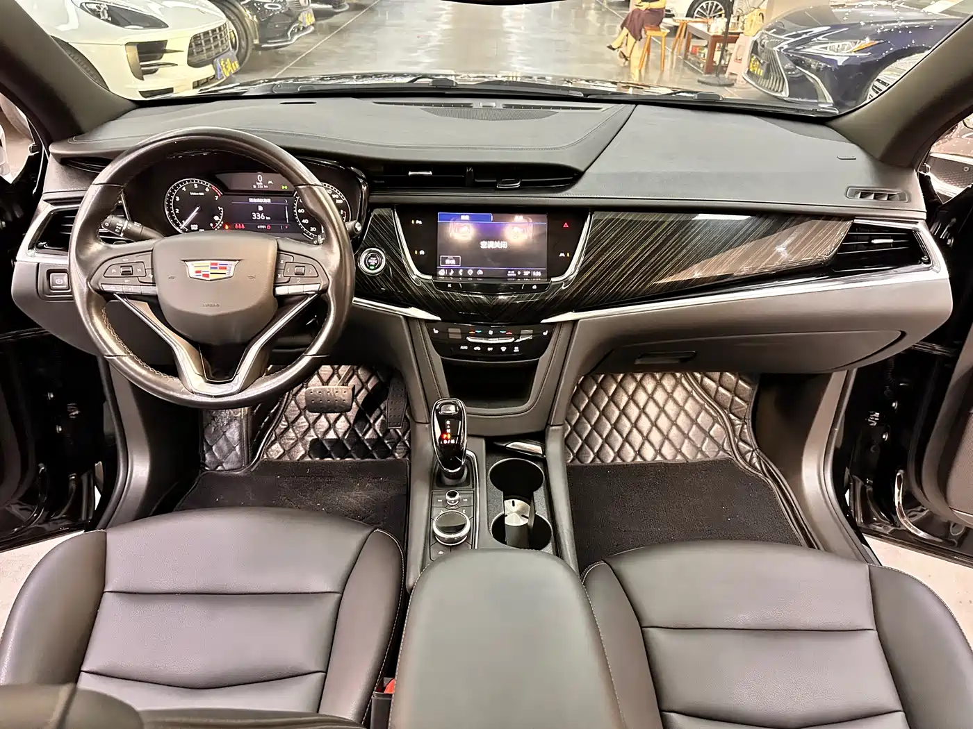 CADILLAC XT6
