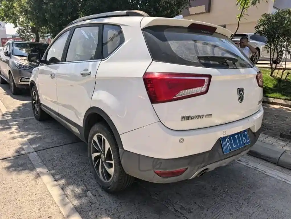 Baojun 560 2017 2016 1.5T Manual Luxury