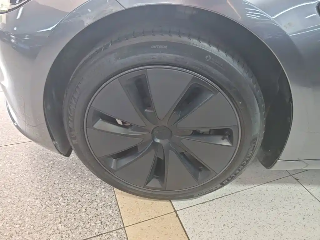Фото 23 - Tesla Model 3