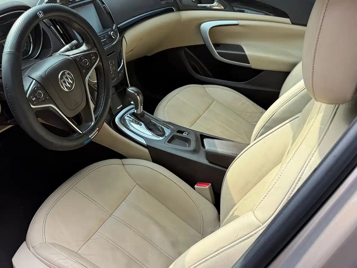 Photo 8 - Buick Regal
