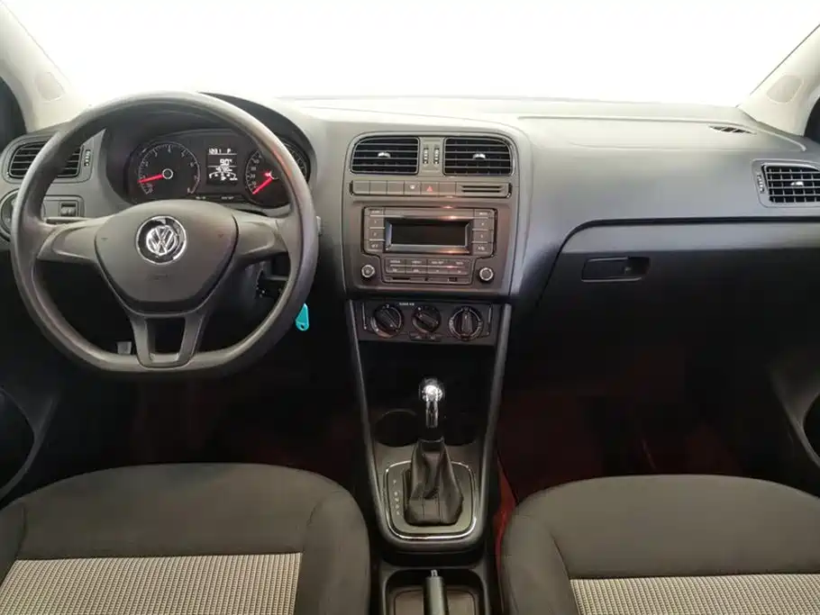 Volkswagen Polo 2016 1.4L Automatic Trend фото 12