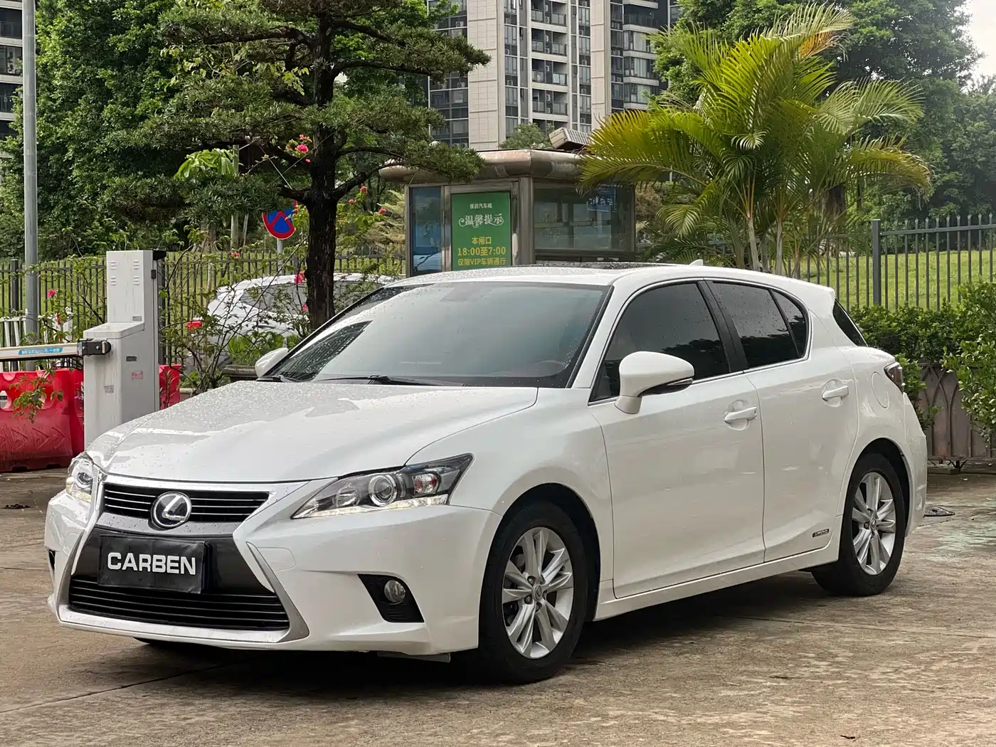 Фото 1 - Lexus CT