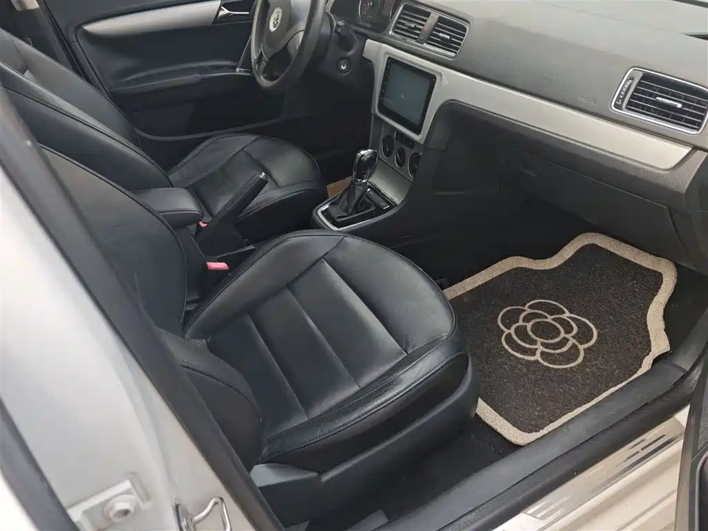 Volkswagen Lavida Tour 2013 1.6L Automatic Comfort фото 25