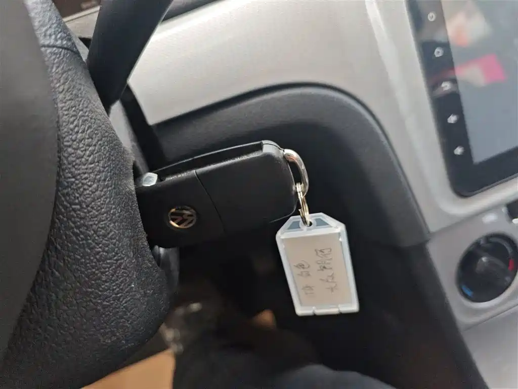 Volkswagen Lavida Tour 2013 1.6L Automatic Comfort фото 9