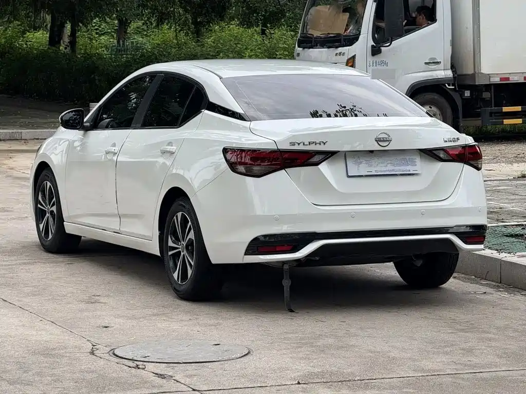 Nissan SYLPHY, миниатюра 2