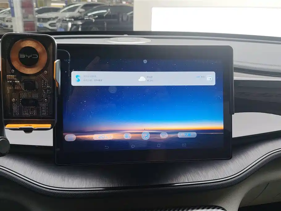 BYD Qin PLUS 2024 Glory Edition DM-i 55KM Leading фото 13