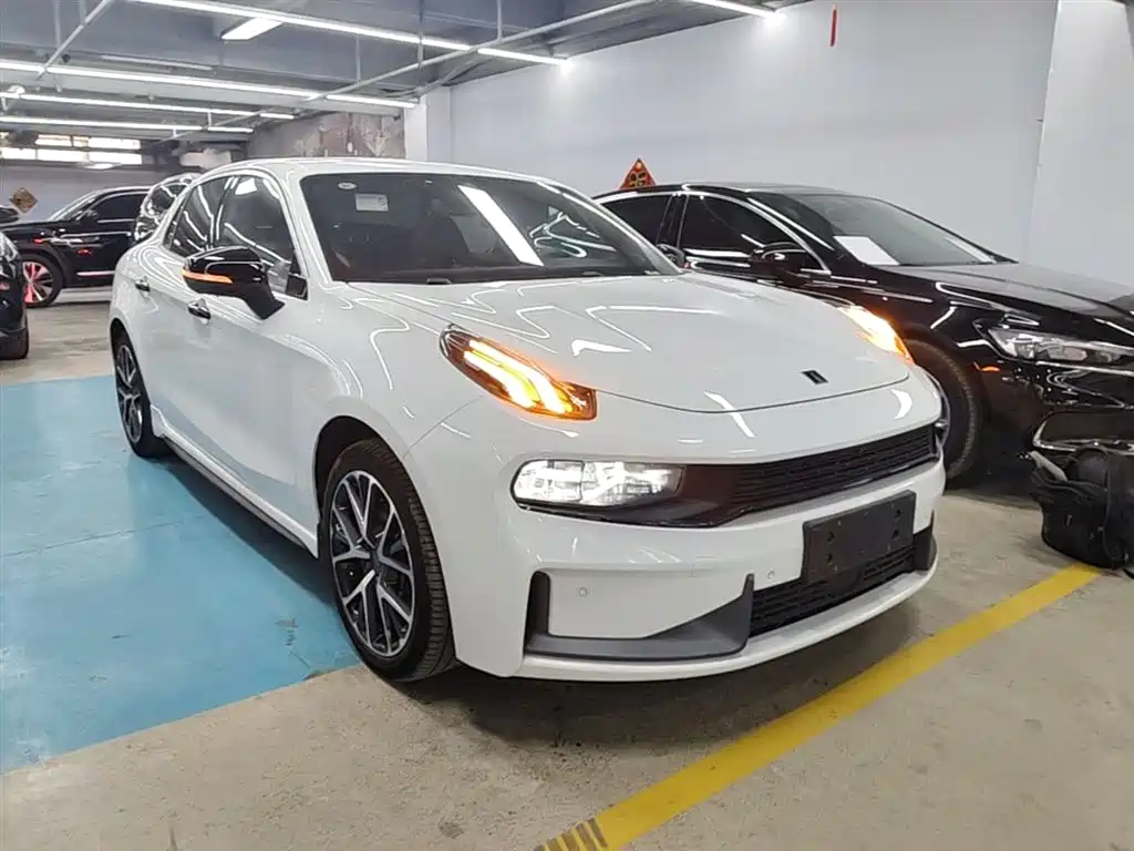 Фото 4 - Lynk & Co 03