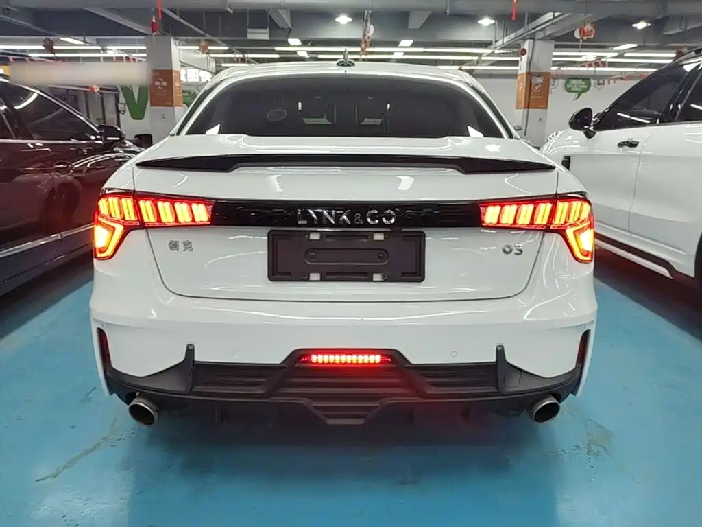 Фото 6 - Lynk & Co 03