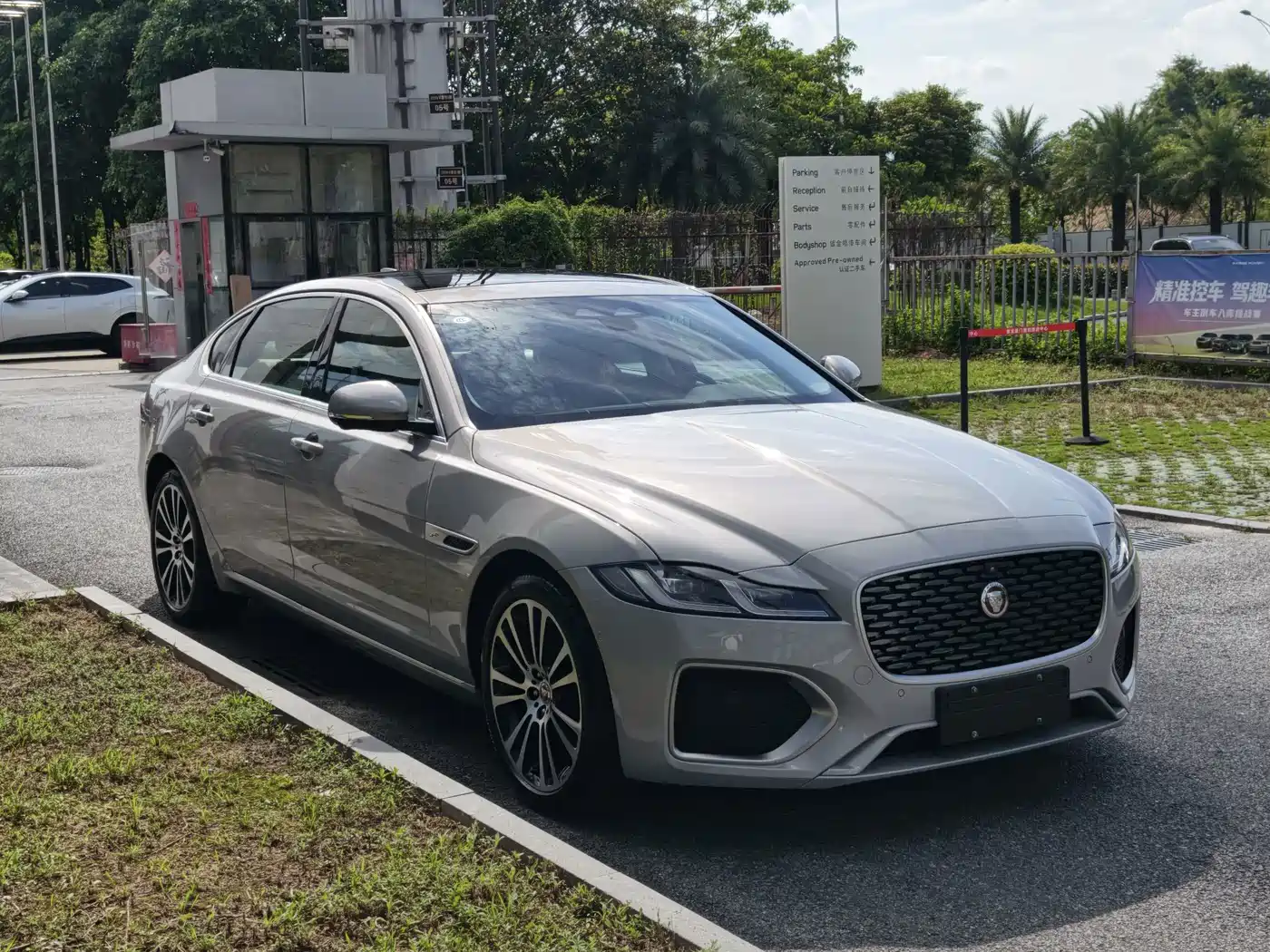 Jaguar XFL 2025 2025 2.0T P250 FWD Luxury Edition