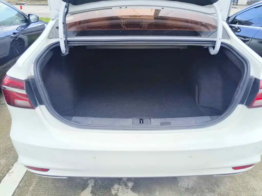 Photo 13 - Roewe i6