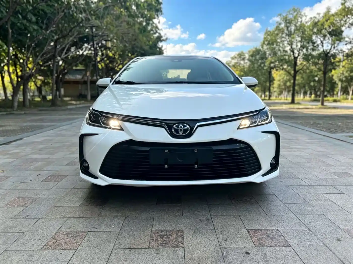 Toyota Corolla 2022 Hybrid 1.8L E-CVT Pioneer Edition фото 2