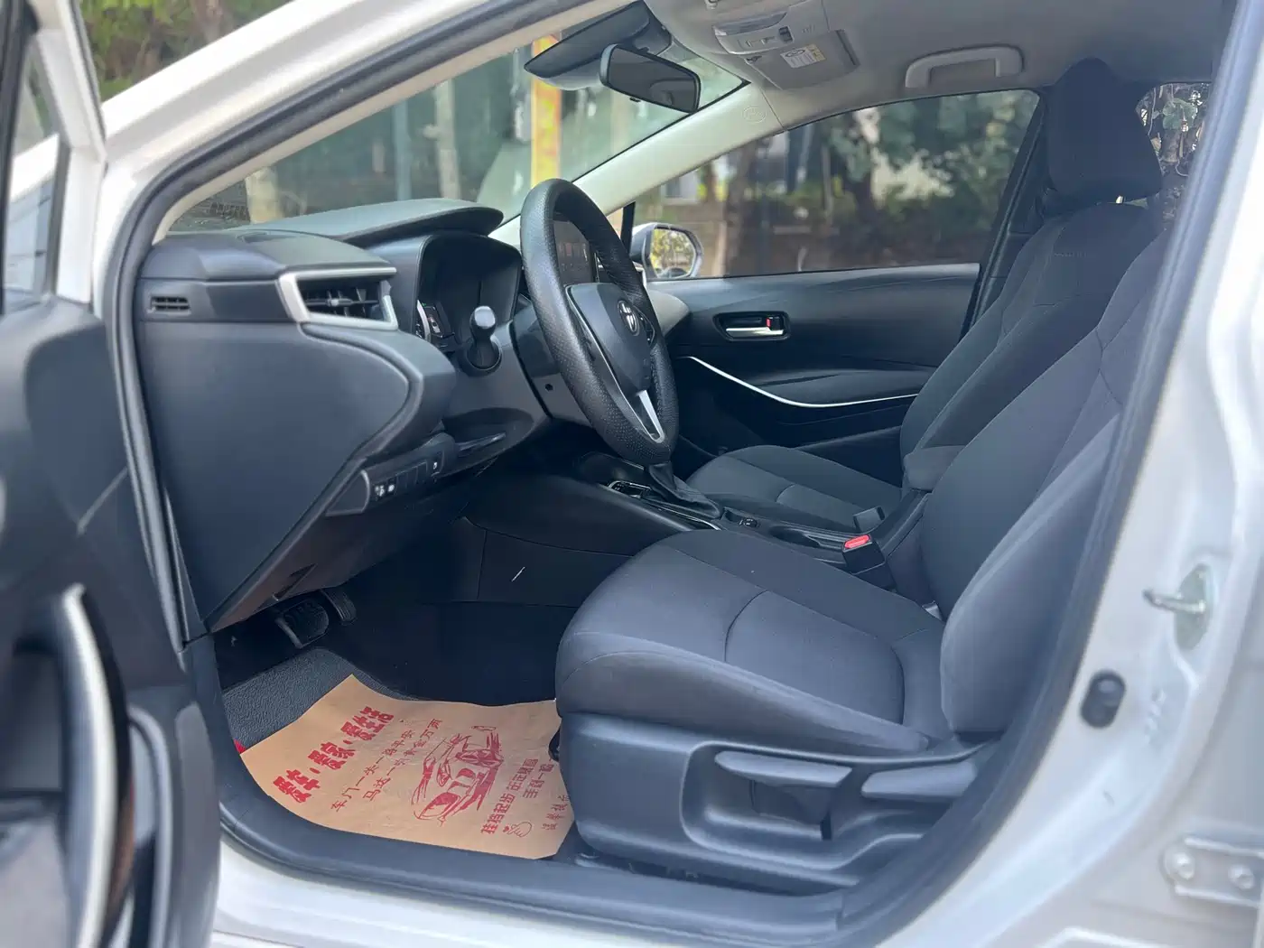Toyota Corolla 2022 Hybrid 1.8L E-CVT Pioneer Edition фото 8