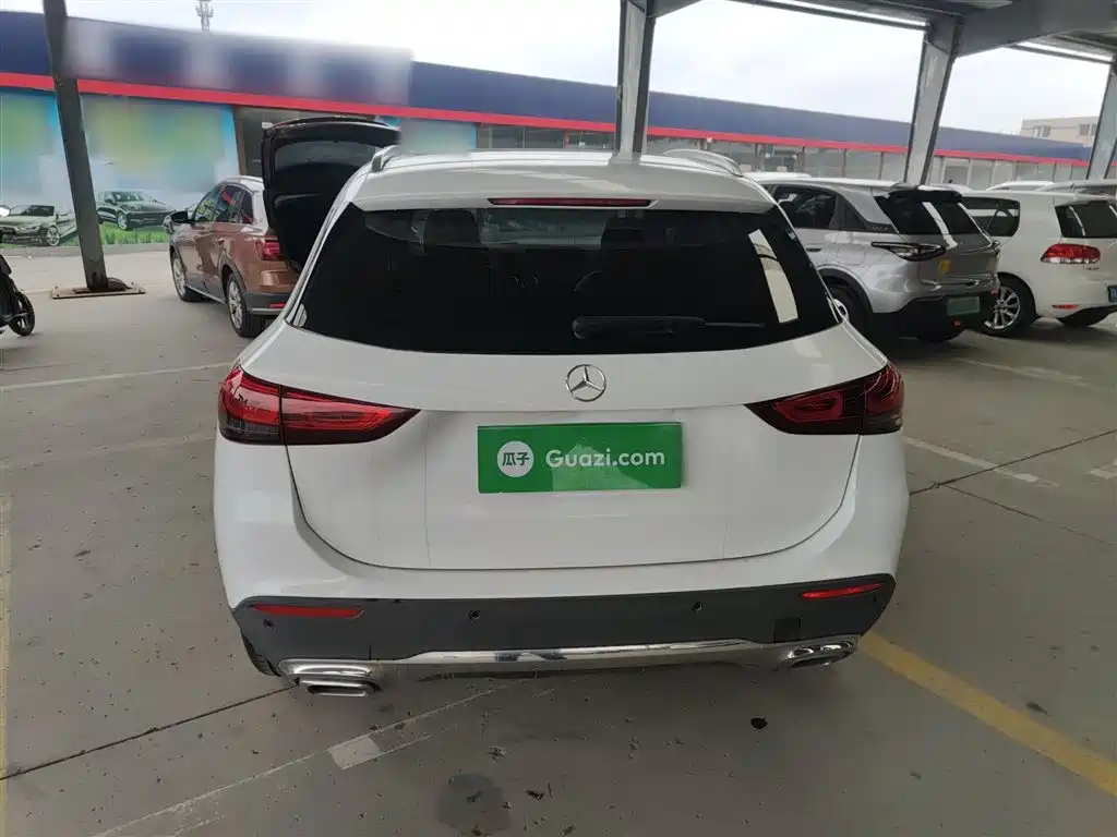 MERCEDES-BENZ GLA