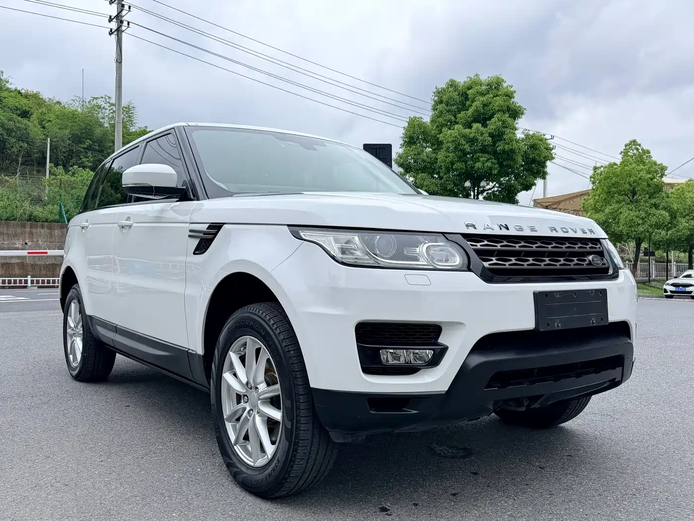 Land Rover Range Rover Sport 2016 Model 3.0 SC V6 SE фото 3
