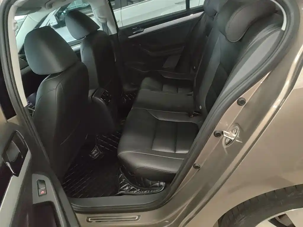 Volkswagen Sagitar 2017 230TSI Automatic Comfort фото 17