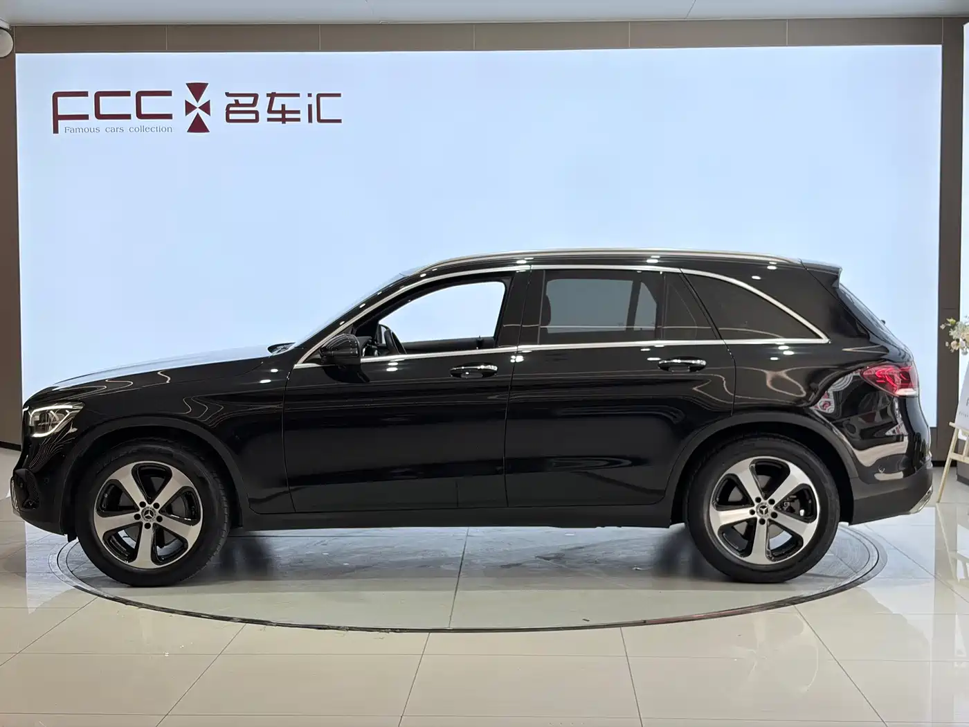 Mercedes-Benz GLC 2022 Model GLC 260 L 4MATIC Dynamic Edition фото 4