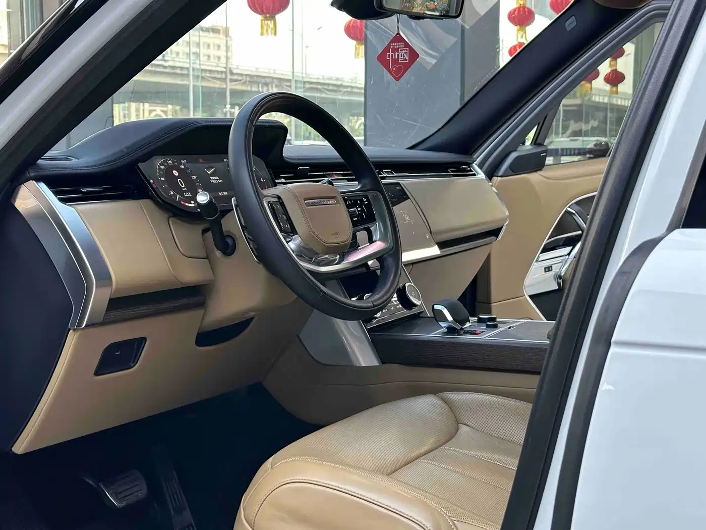 Land Rover Range Rover 2023 3.0 L6 360PS Golden Age Edition фото 4