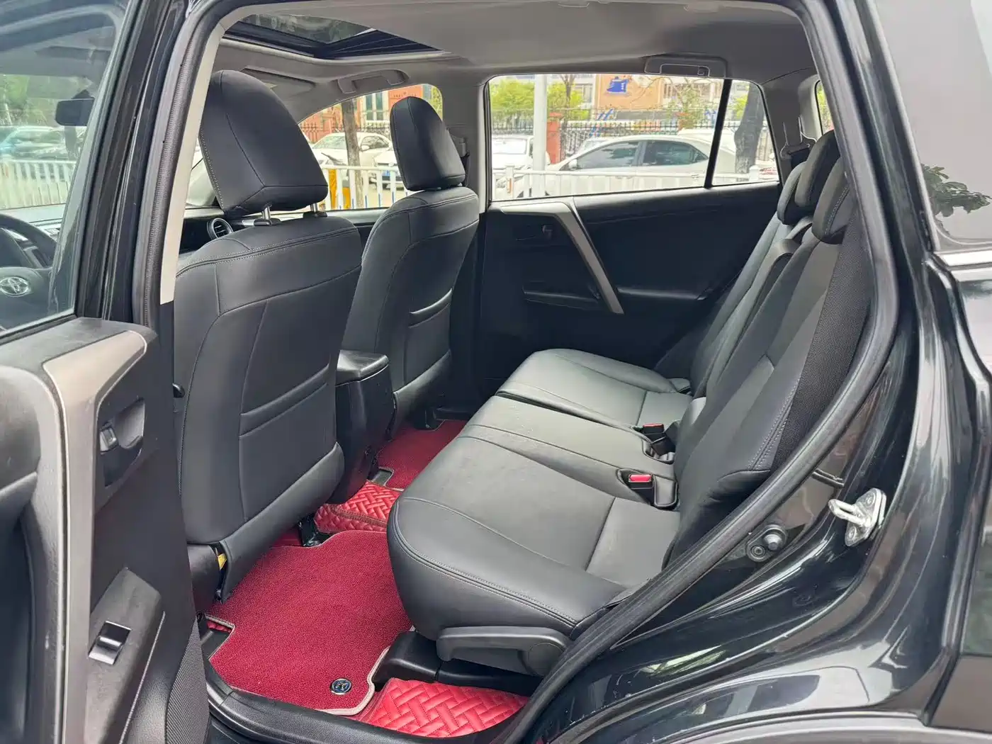 Toyota RAV4 Rongfang 2016 2.0L CVT 2WD Trend (China V) фото 8