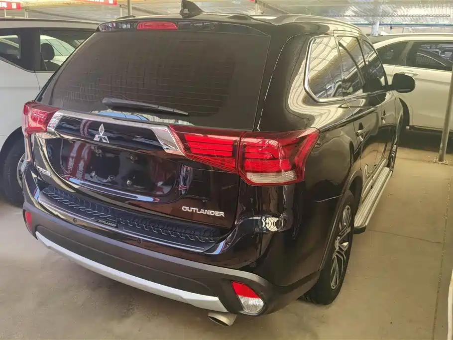Mitsubishi Outlander 2017 2.0L 2WD Glory 5-seater фото 3