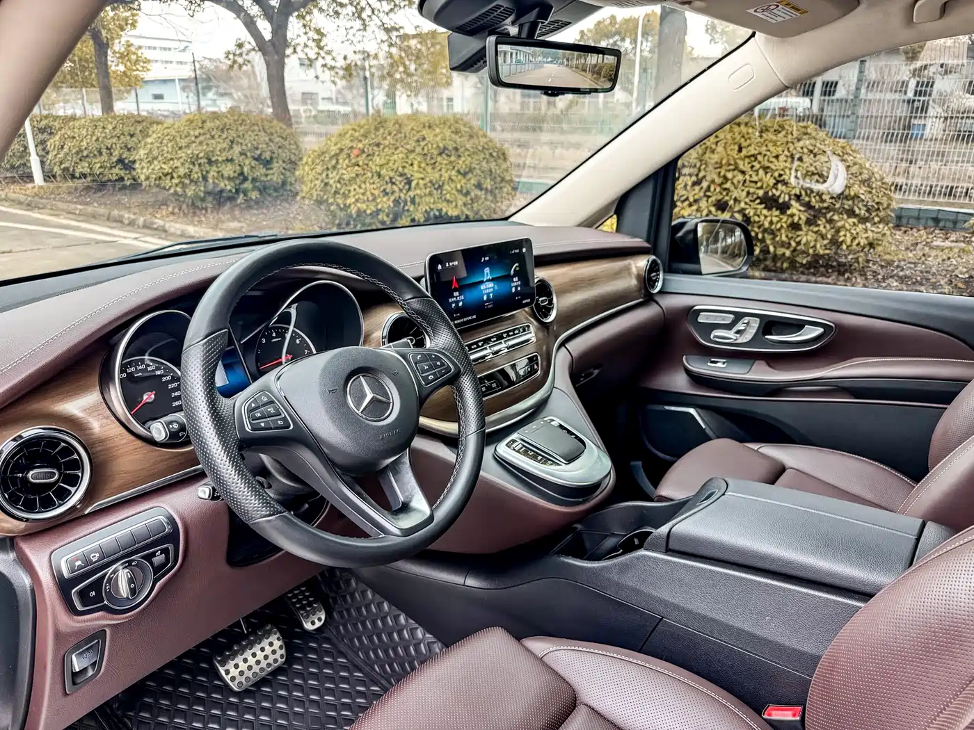Mercedes-Benz V-Class 2022 V 260 L Long Wheelbase Luxury Edition фото 5