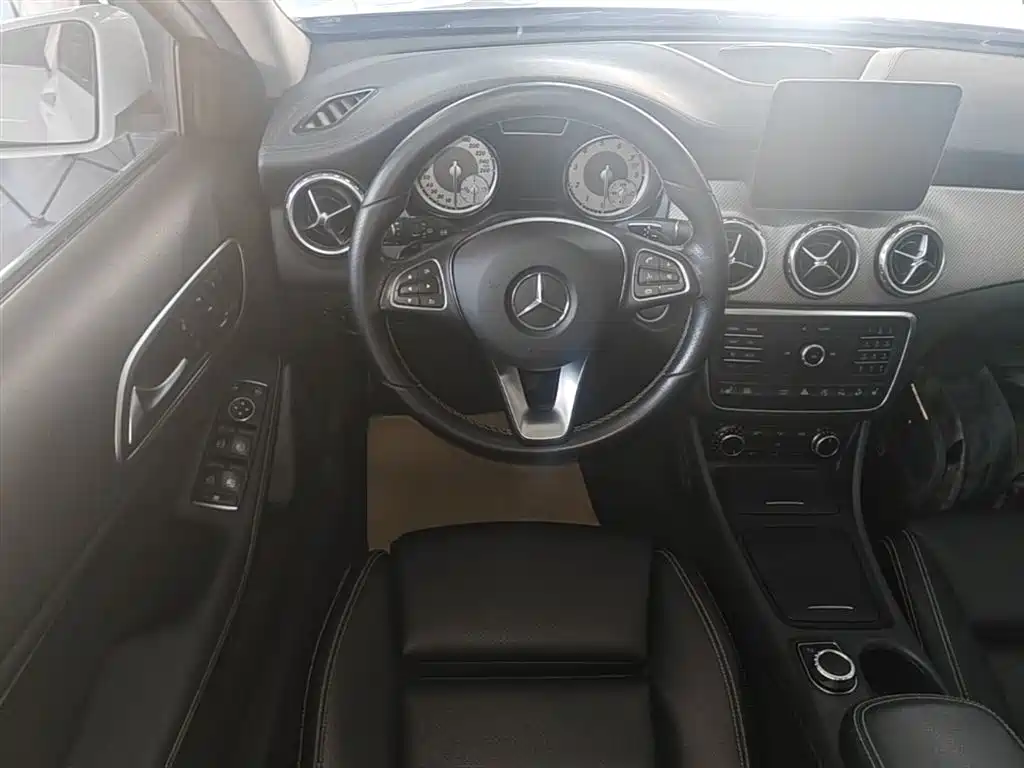 Mercedes-Benz GLA 2016 GLA 220 4MATIC Fashion фото 11