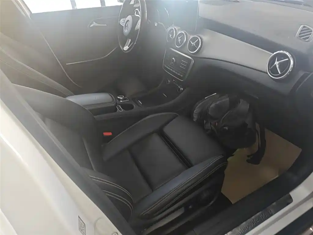 Mercedes-Benz GLA 2016 GLA 220 4MATIC Fashion фото 25