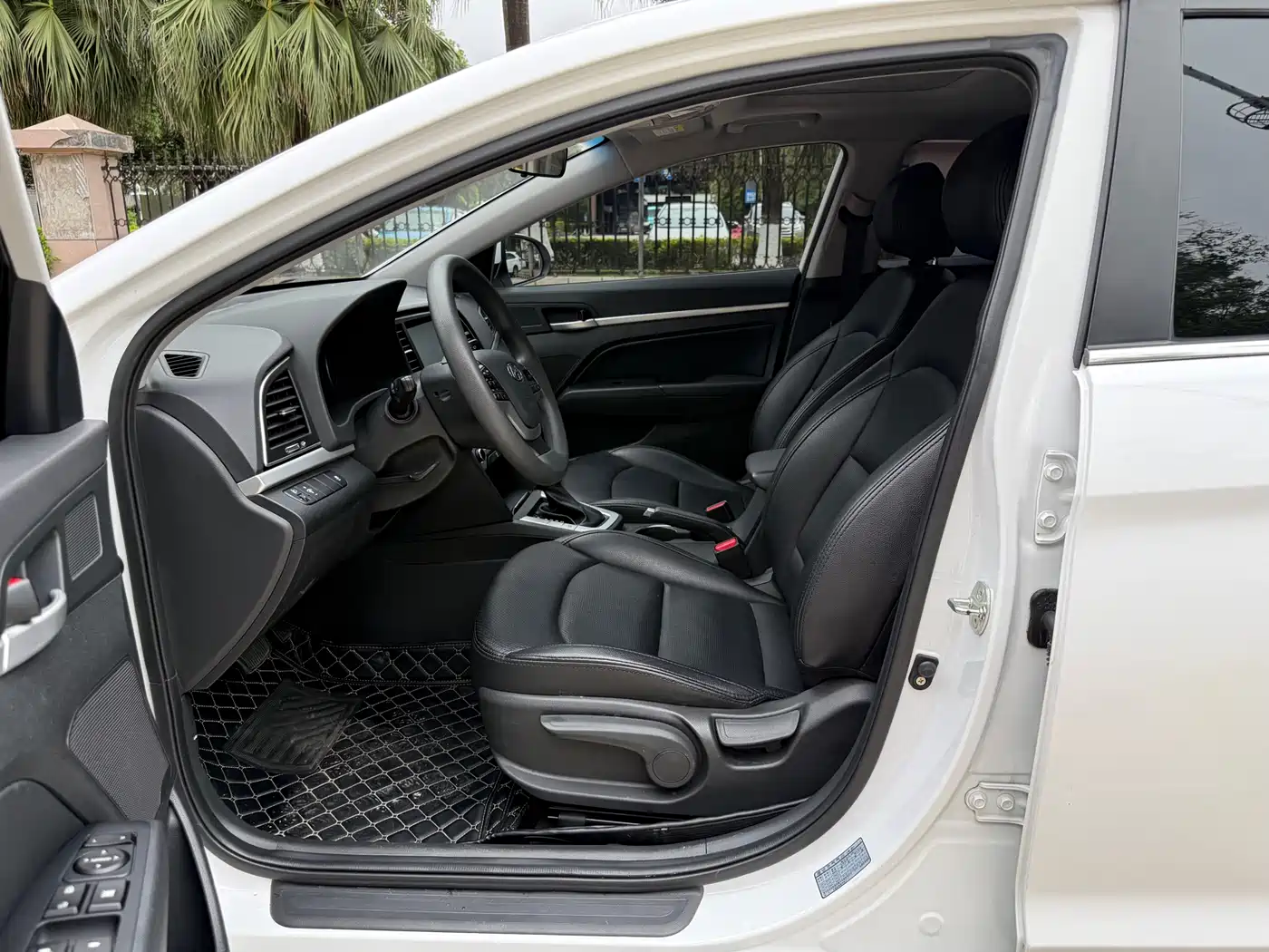 Hyundai Elantra 2016 Model 1.6L Automatic Smart Elite фото 4
