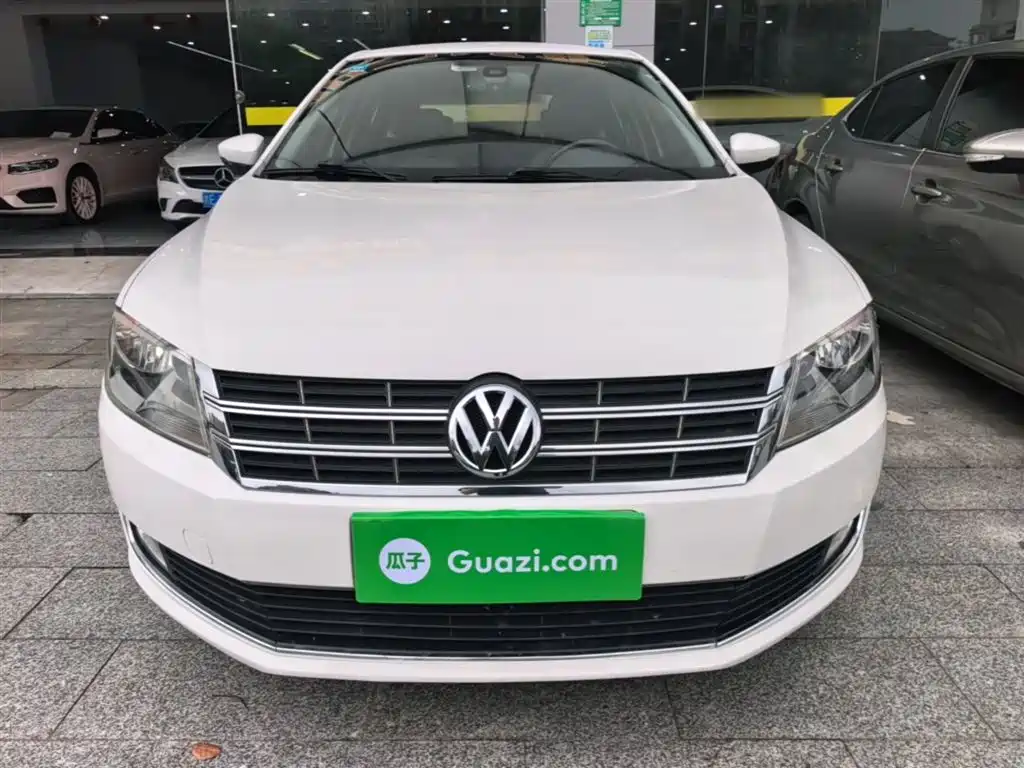 Volkswagen Lavida Tour 2013 1.6L Auto Luxury фото 3