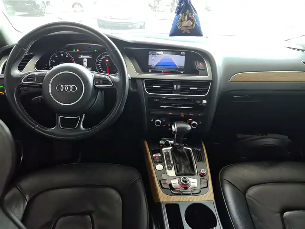 Audi A4L 2016 35 TFSI Heritage Edition S line Luxury фото 10