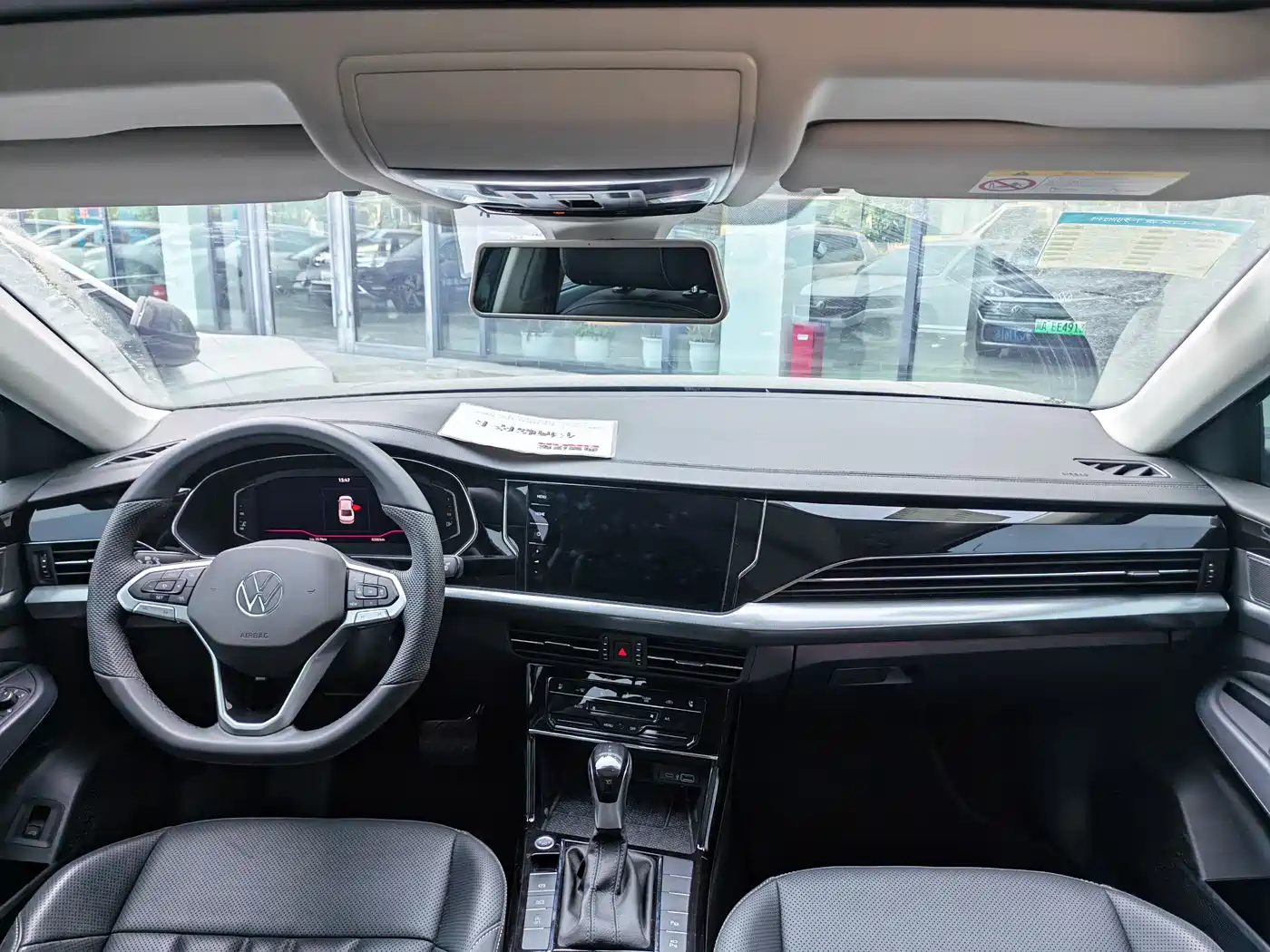 Volkswagen Passat 2025 Outstanding 380TSI Dragon Glory Edition фото 8