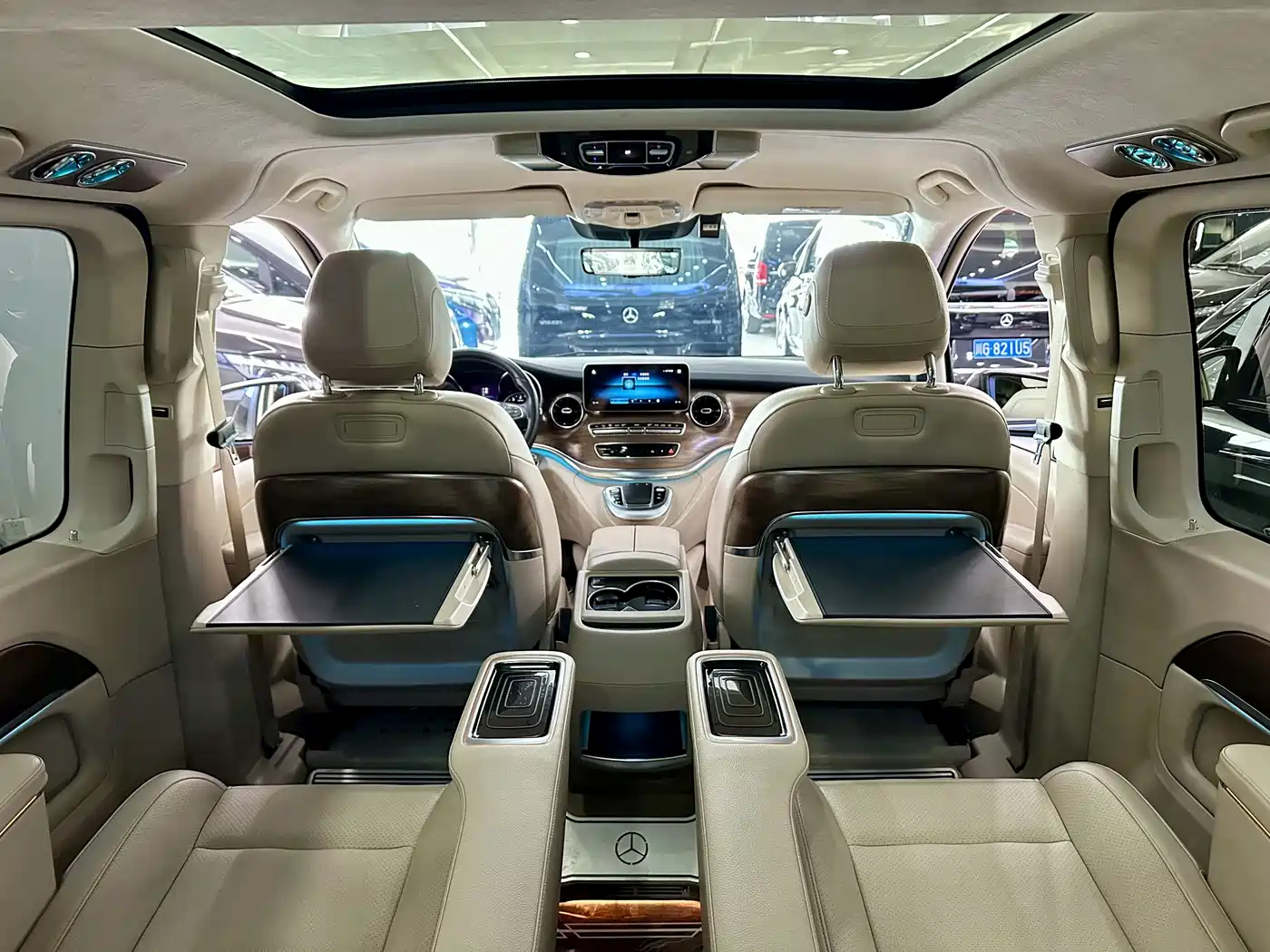 Mercedes-Benz V-Class 2022 V 260 L Long Wheelbase Luxury Edition фото 19