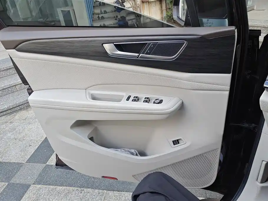 Volkswagen Viloran 2022 380TSI Premium Edition фото 7