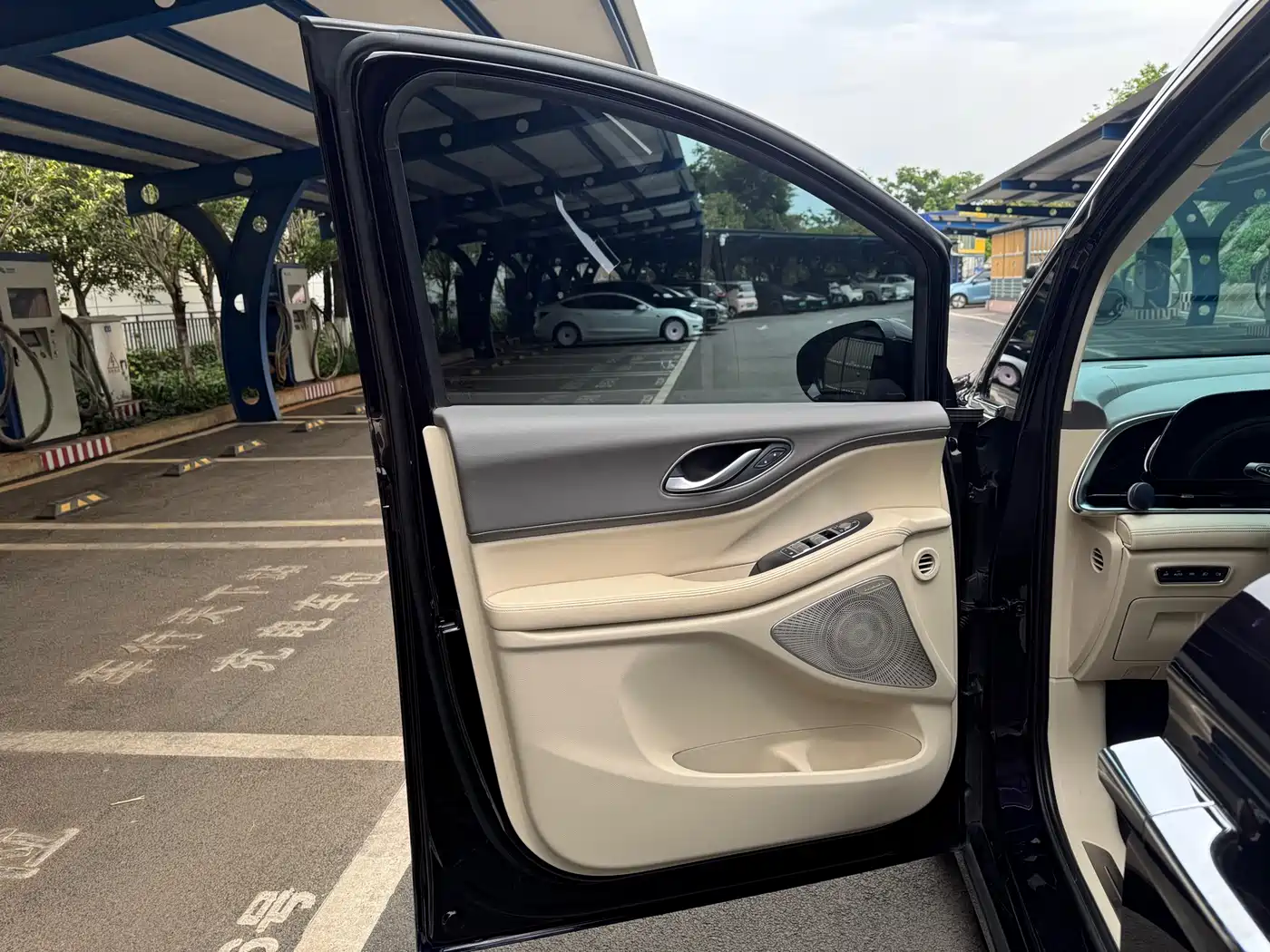 Voyah Auto Voyah Dreamer 2022 Low-carbon Dream+Smart Package фото 10