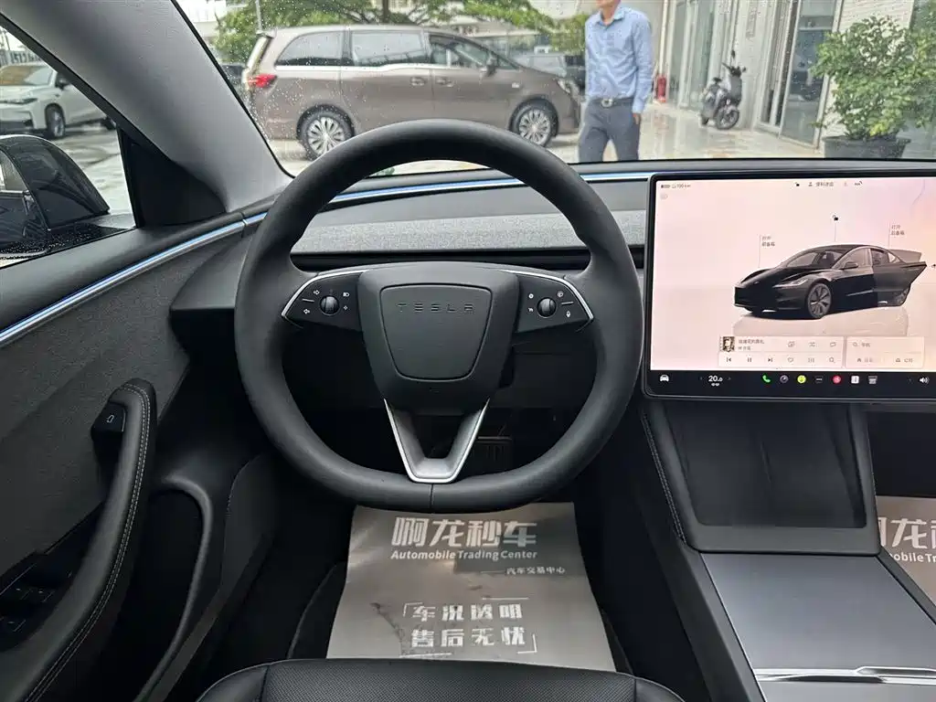 TESLA MODEL 3