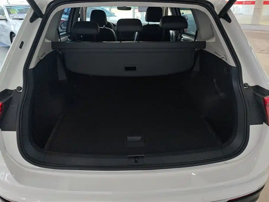 Volkswagen Tiguan L 2019 Facelift 330TSI Auto 2WD Smart Luxury China VI фото 4